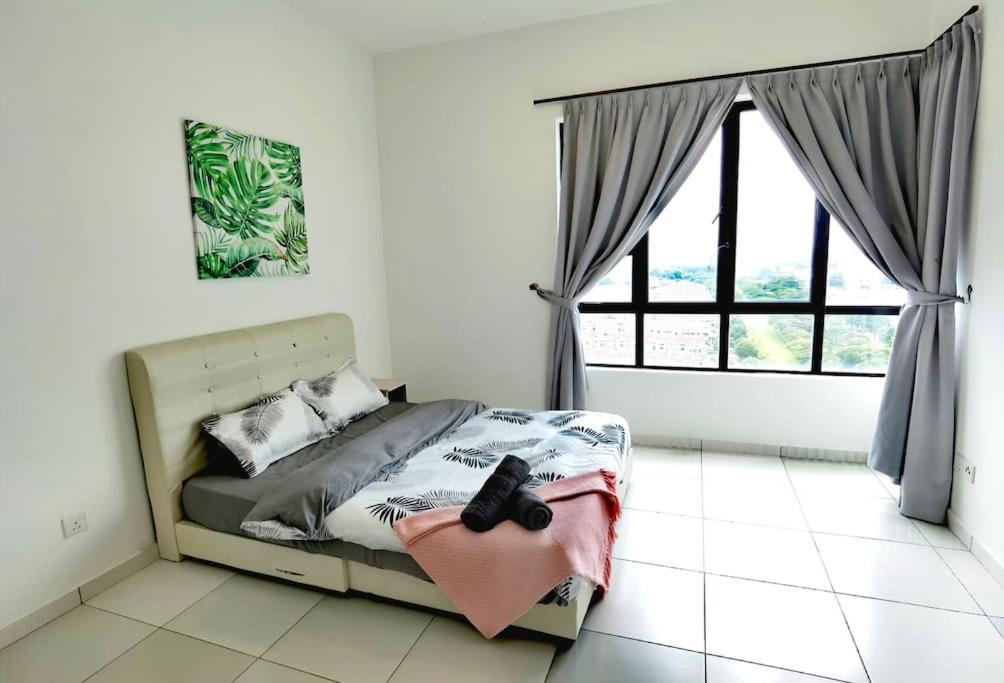 Forest In The Sky 3br 8pax Netflix!! High Floor By Apartemen *
