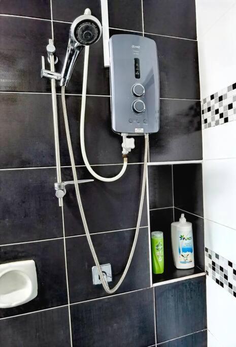Forest In The Sky 3br 8pax Netflix!! High Floor By Apartemen *
