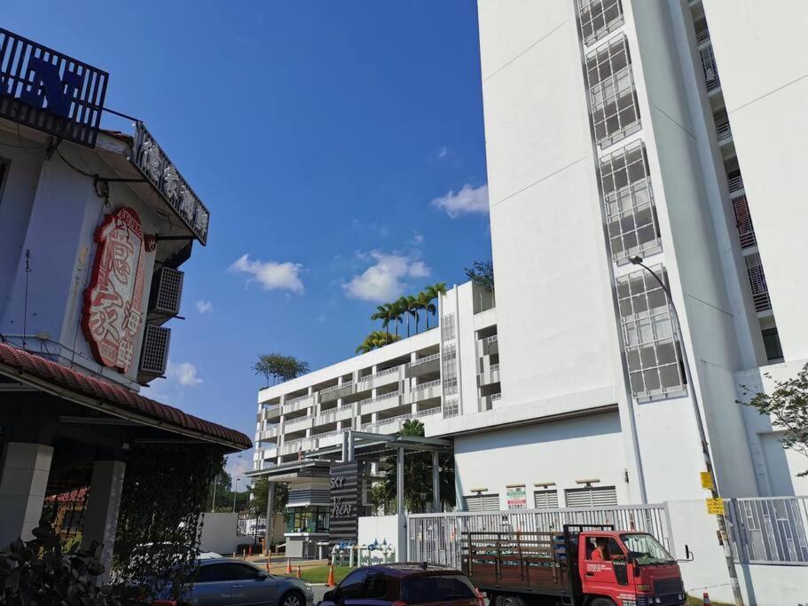 Apartment Forest In The Sky 3br 8pax Netflix!! High Floor By Johor Bahru